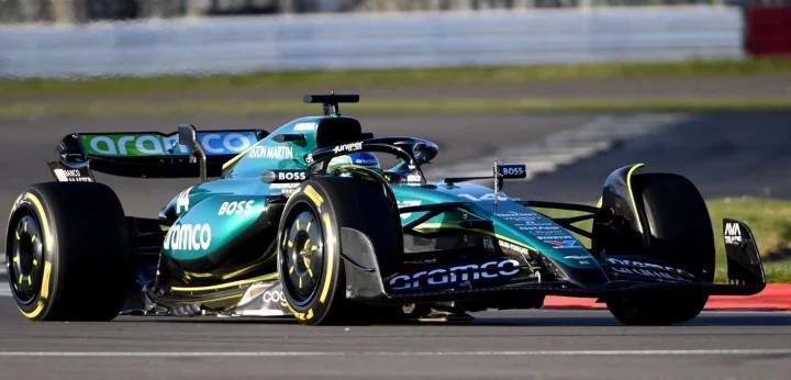 阿斯顿马丁碾压雷诺车队,塞恩斯点燃赛场 阿斯顿马丁碾压雷诺车队,塞恩斯点燃赛场