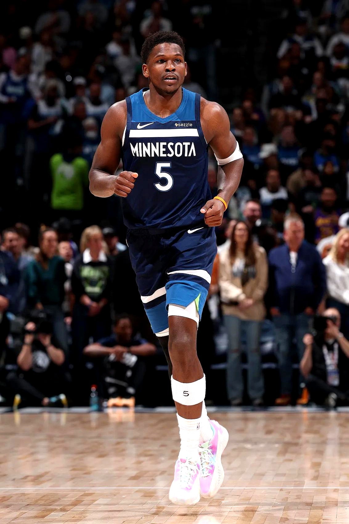 快船力克山东队，米切尔状态火热