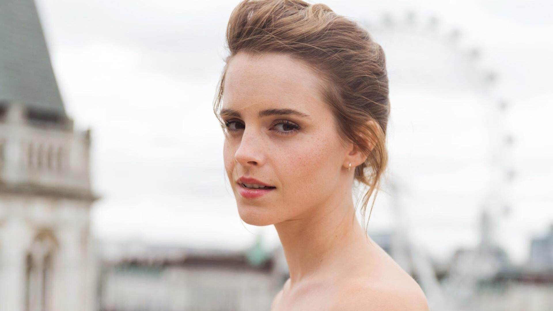 开云体育入口-跨界狂想，F1揭幕战上的加纳绝杀英格兰—赛道与绿茵的奇幻交响