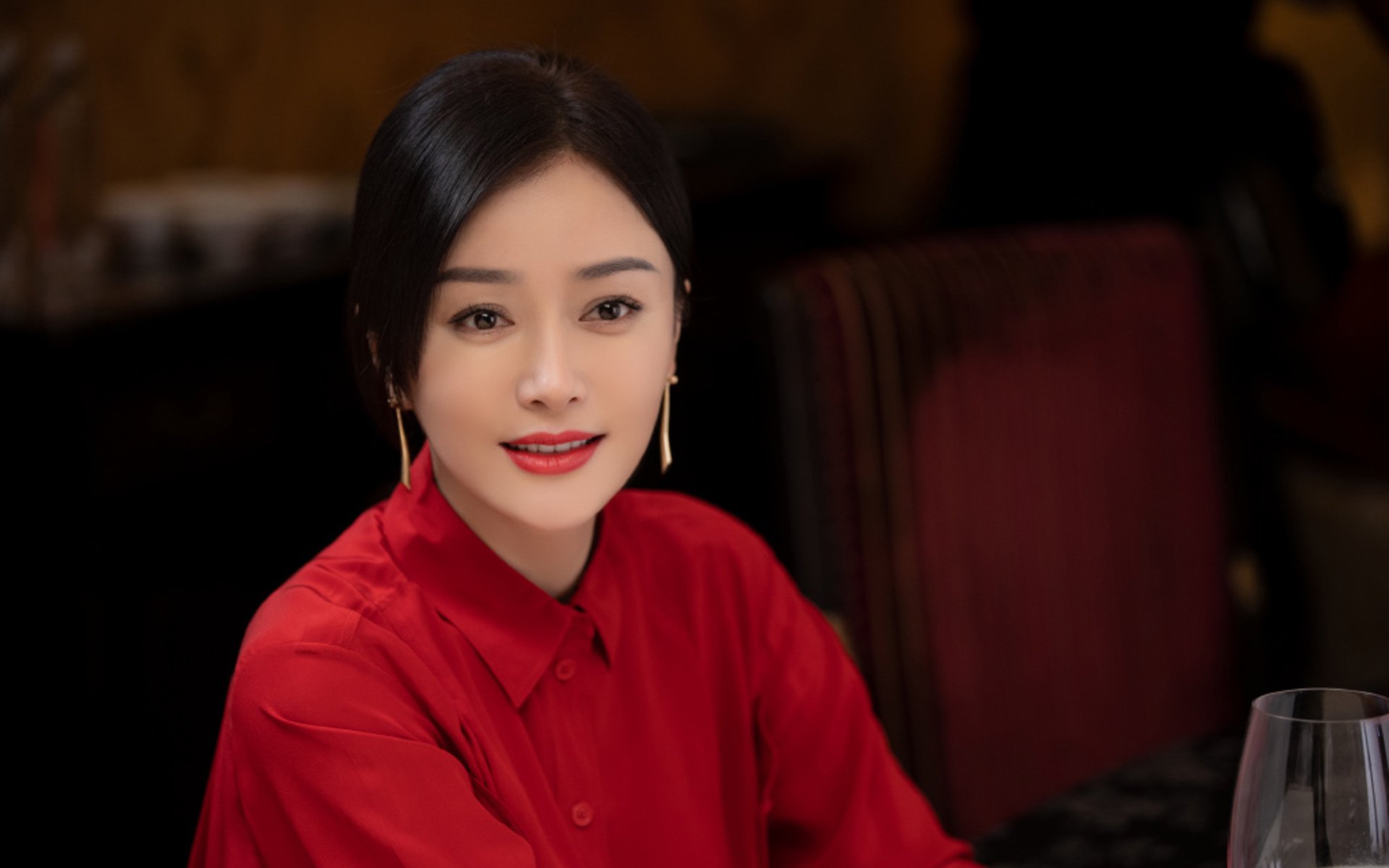 开云体育在线-萨卡的血统悖论，瑞士的4-3-3如何让冰岛的铜墙铁壁沦为提线木偶？